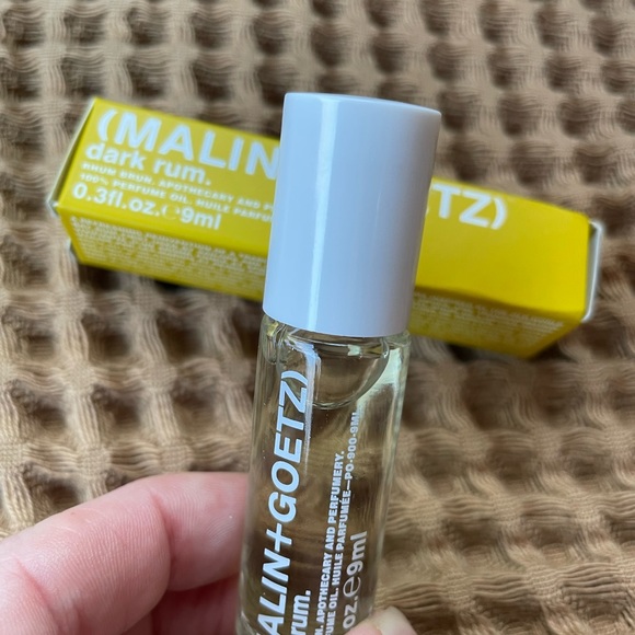 Malin + Goetz Dark Rum perfume oil - Picture 3 of 3